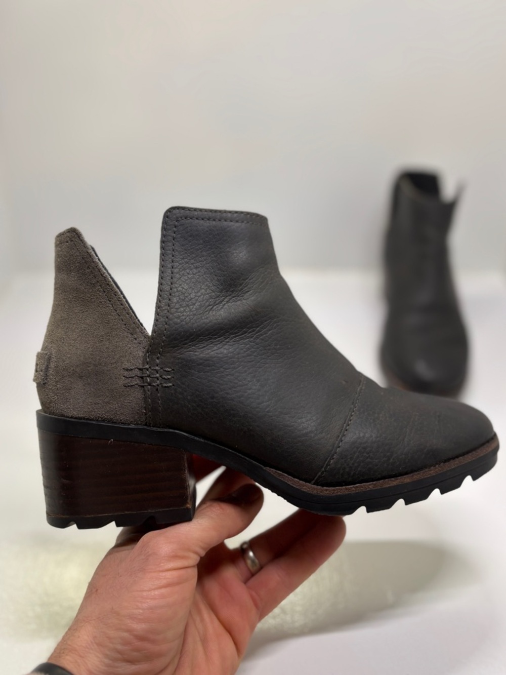 Sorel Leather Ankle Boots Womens 7 Black Slip On Block Heel Lug Sole - Picture 11 of 14
